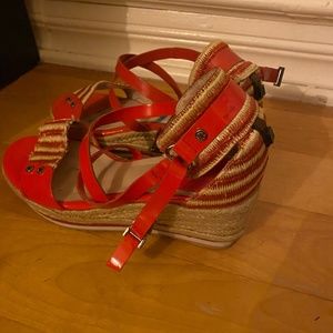Sandal heals